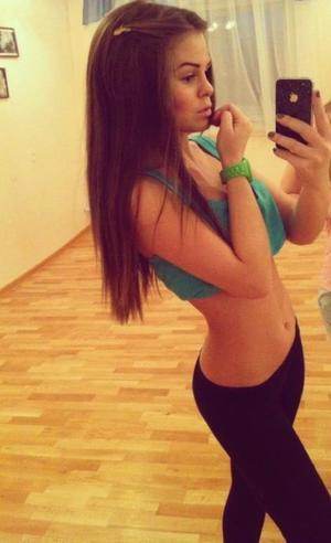 Photo of Tania (25) from California dating profile