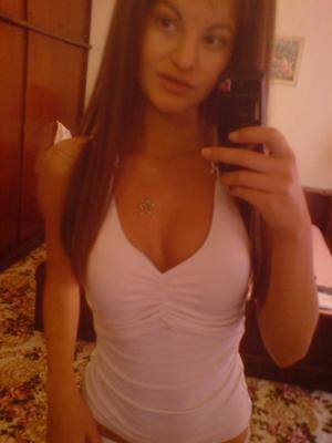 Sandy (18) in New York | Casual Dating with Older Men