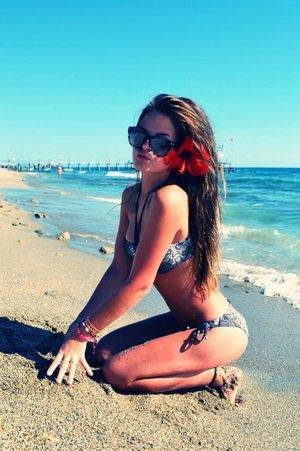 Deanna (19) in Quebec, adult profile photo