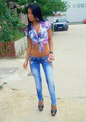 Kailee (23) in Hawaii | Friends with Benefits