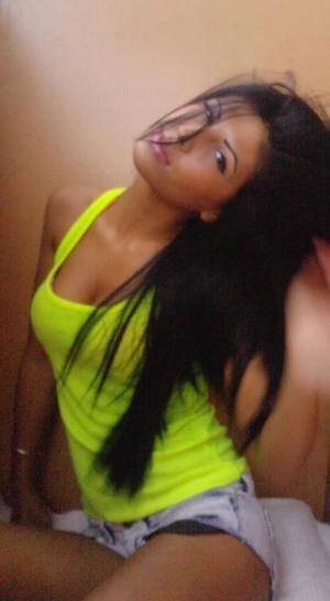 Carla (28) in Quebec | Friends with Benefits