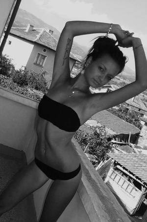 Chat with Alesha (24) | Quebec Casual Partners