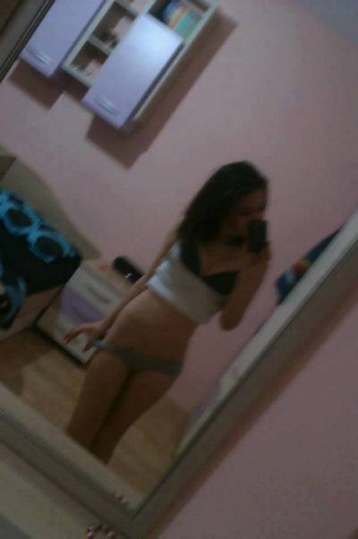 Julia (29) in Virginia | Friends with Benefits