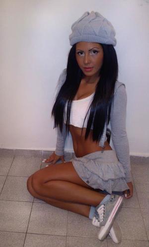 Kaliyah from South Carolina is looking for adult webcam chat
