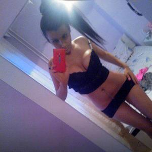 Dominica from Lindon, Utah is looking for adult webcam chat