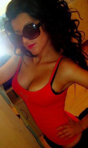 Ivelisse from Ava, Missouri is looking for adult webcam chat