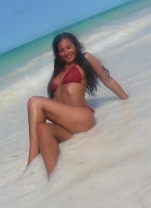 Meet local singles like Noemi from Maryland who want to fuck tonight