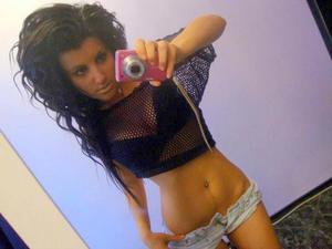 Dusti from Kingsport, Tennessee is looking for adult webcam chat