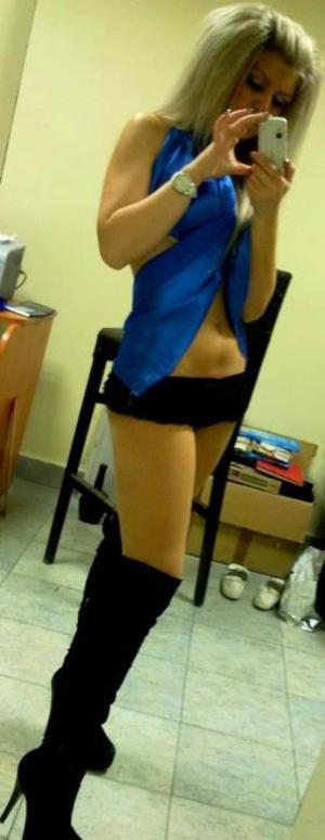 Ashely from Newfoundland And Labrador is interested in nsa sex with a nice, young man