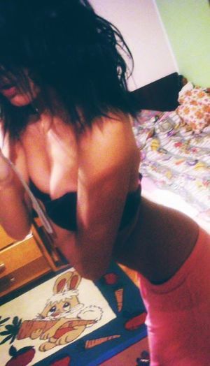 Jacklyn from Muscotah, Kansas is looking for adult webcam chat