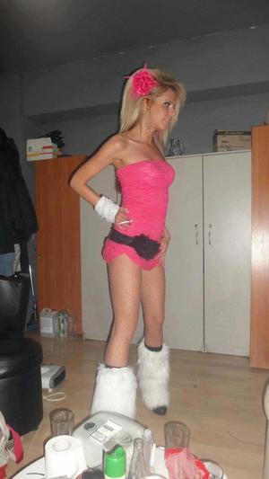 Dejah from Michigan is interested in nsa sex with a nice, young man