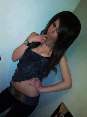 Rozella from Big Stone City, South Dakota is looking for adult webcam chat