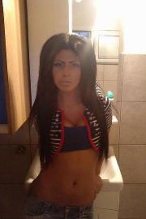 Looking for local cheaters? Take Shayna from Arkansas home with you