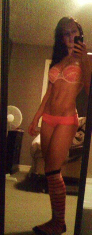 Ashlee from Washington is the best local fuck buddy you can ever find