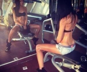 Discreet Pennsylvania Girl Joanna (19) Wants Mature Company